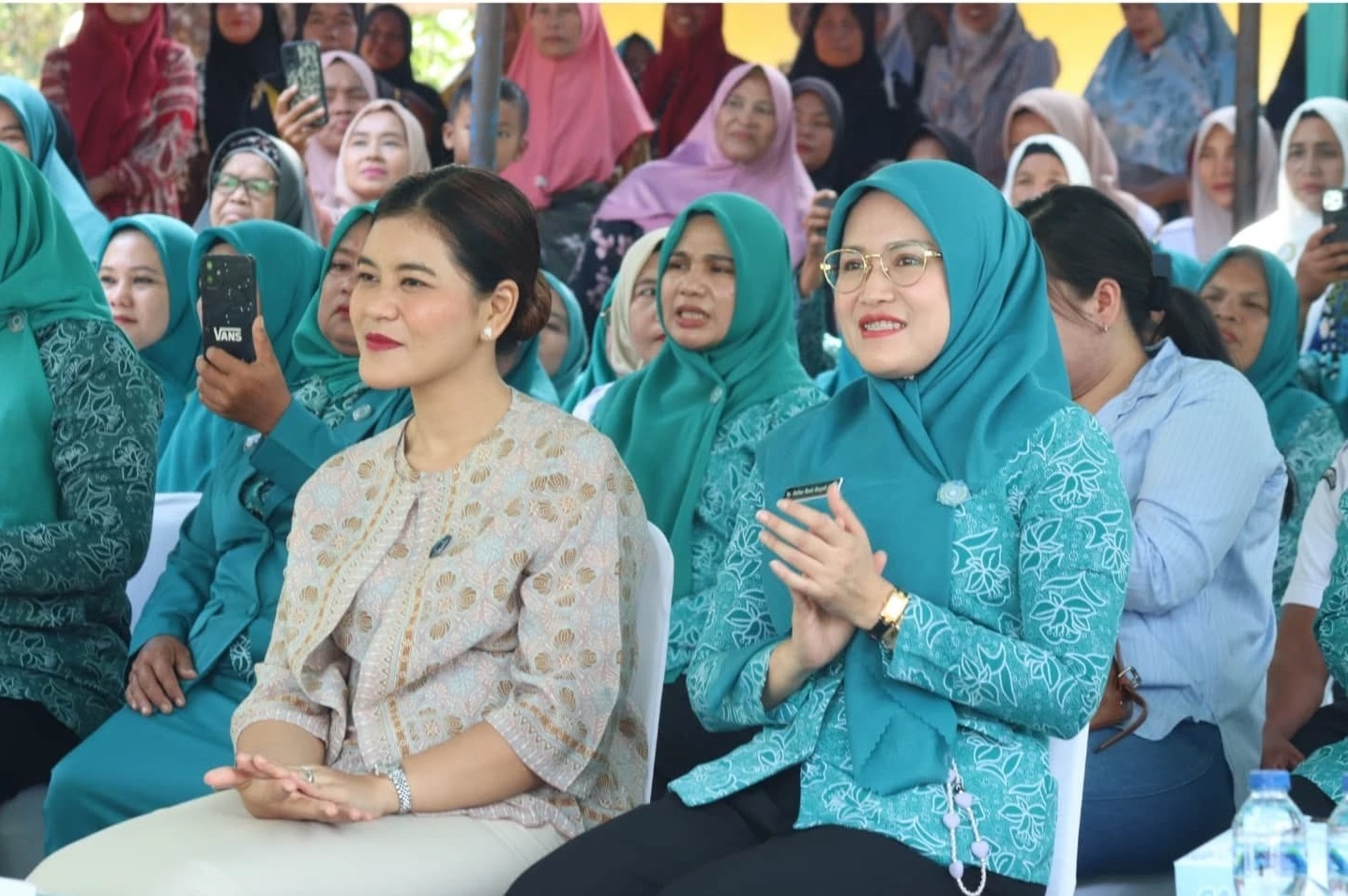 Ny. Kahiyang Ayu Bobby Nasution Melaksanakan Monitoring Desa Binaan Kategori Pola Asuh Anak Remaja (PAAR)